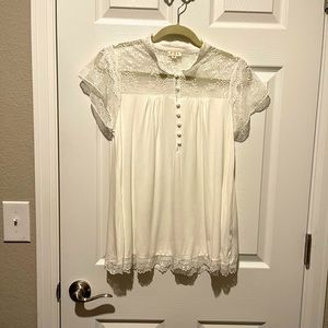 Pol cream colored lacy short sleeve Blouse. Size Small